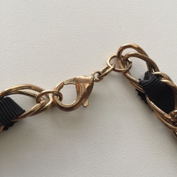 Gorgeous flower pendant necklace - Picture 7 of 8